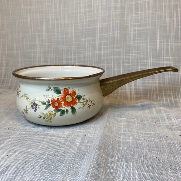 MIKASA Grande Chef UN 703 Capistrano 1.5 Quart Metal Enamelware Sauce Pan Japan - Picture 1 of 6